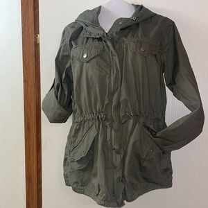 Michael Kors, XS women’s hooded coat, zips up. EUC Army green. Fits up to small